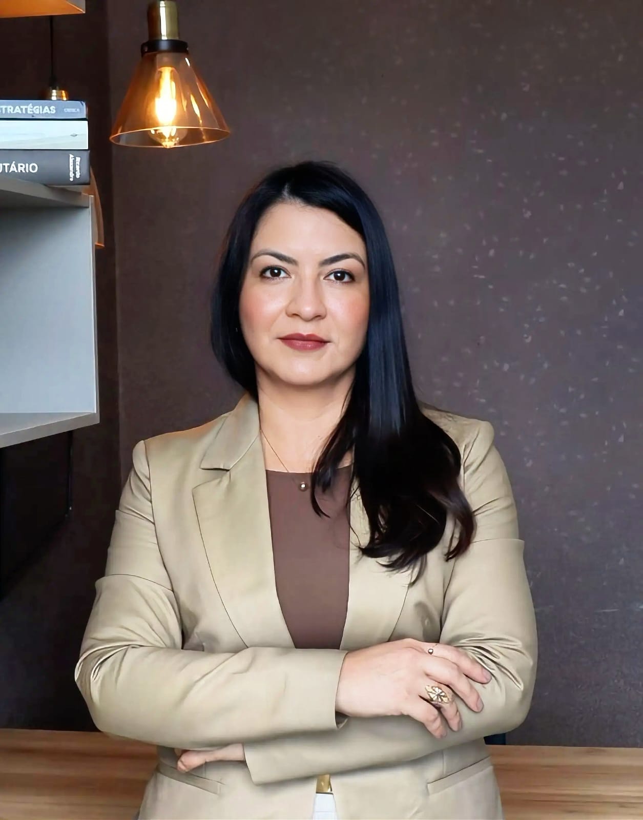 Nathalia Cardoso, advogada, em seu escritório